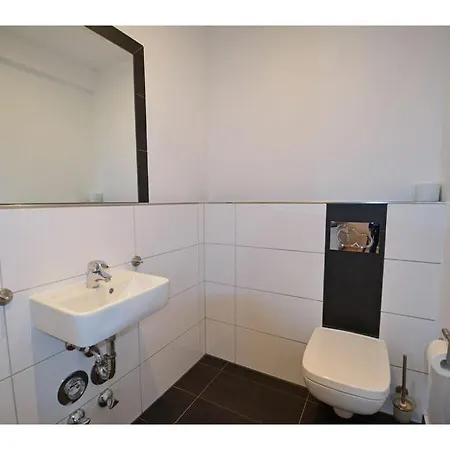 Pameebo 1 Comfortable