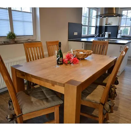 Pameebo 1 Comfortable